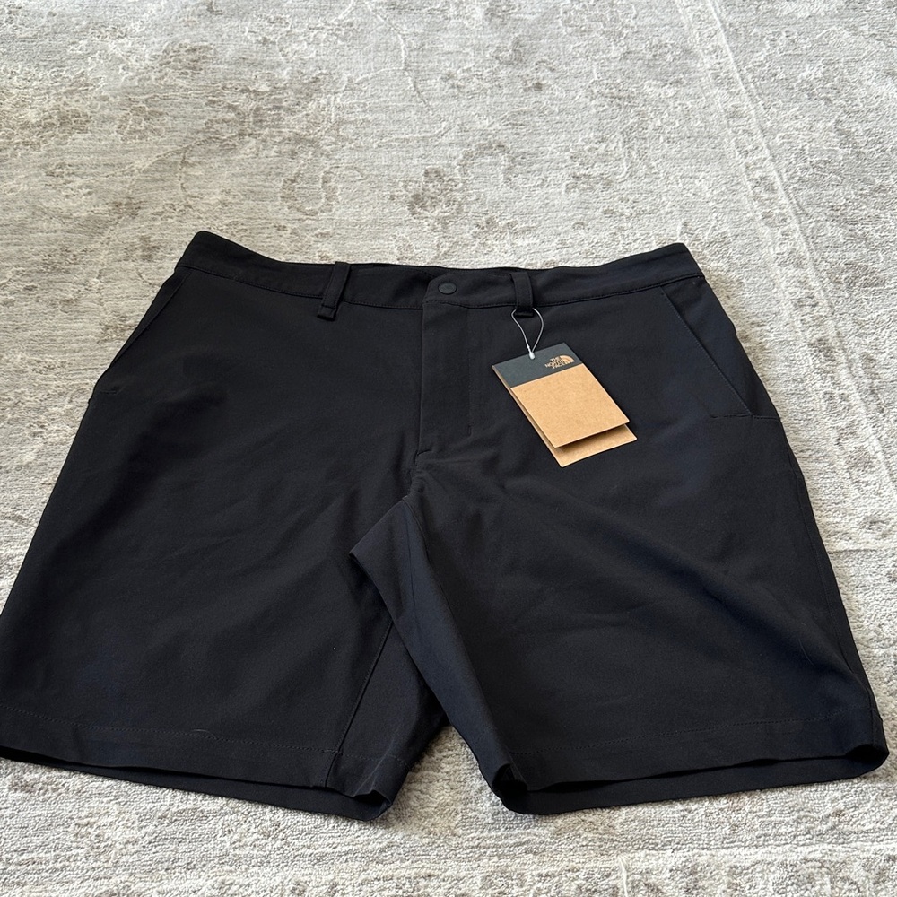 The North Face Men's Medium Black Paramount shorts. NWT’s.